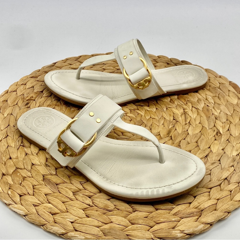 TORY BURCH WHITE CREAM LEATHER GOLD LOGO SLIP ON THONG SANDALS LADIES 5.5